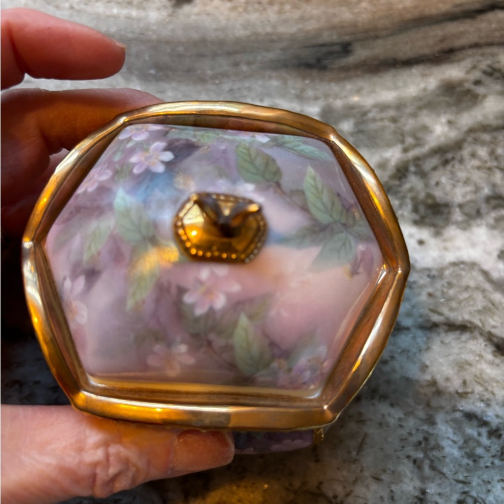 Lena Liu Porcelain Butterfly
working Music Box And Candle Holder - Picture 3 of 9